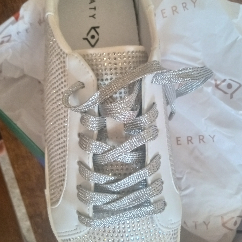 Shoes size 7 white